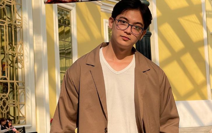 Mark Reyes fans are very obsessed with his dashing looks.